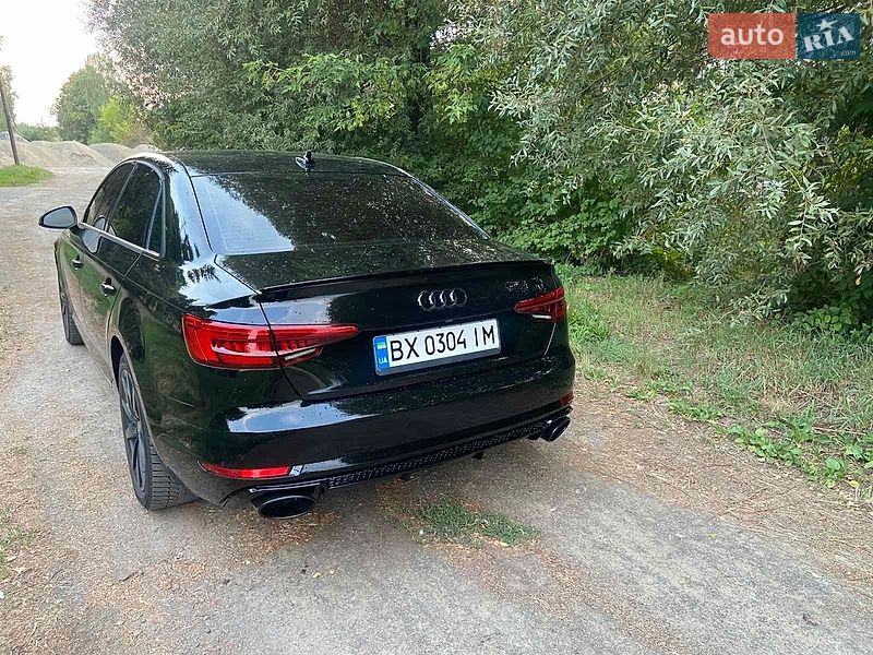 Седан Audi A4 2016 в Хмельницькому
