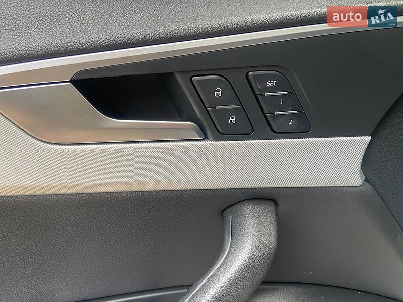 Седан Audi A4 2016 в Хмельницькому