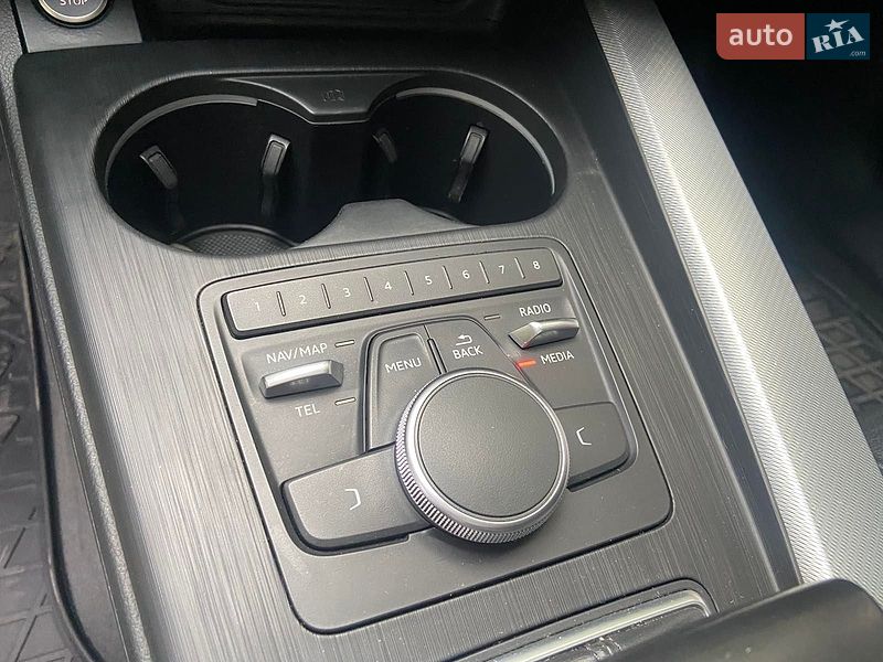 Седан Audi A4 2016 в Хмельницькому