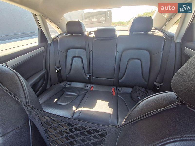 Седан Audi A4 2014 в Кропивницком