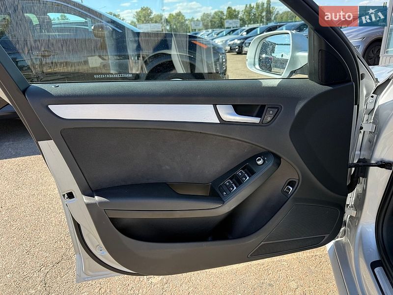 Седан Audi A4 2014 в Києві