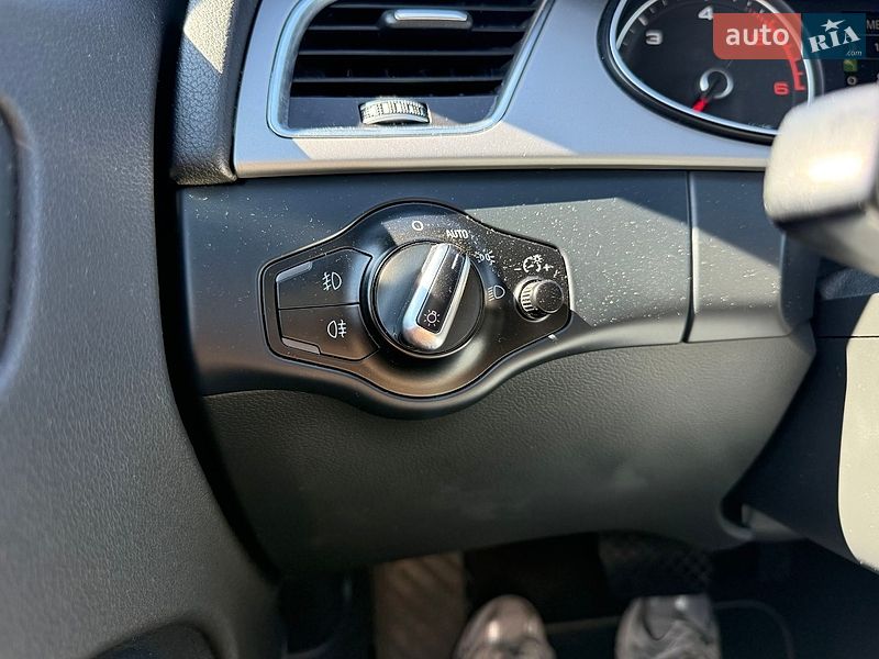 Седан Audi A4 2014 в Києві