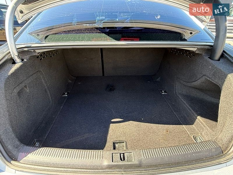 Седан Audi A4 2014 в Києві