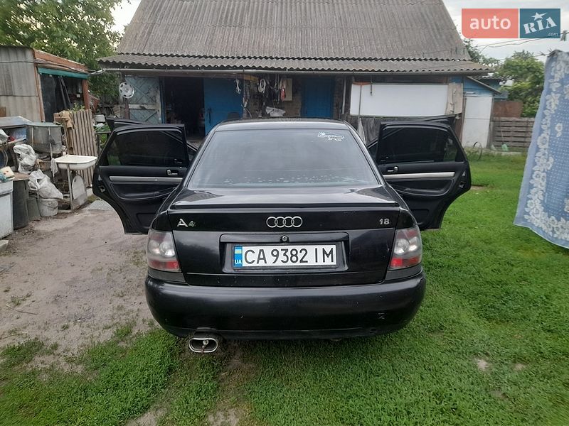 Седан Audi A4 1995 в Деньги