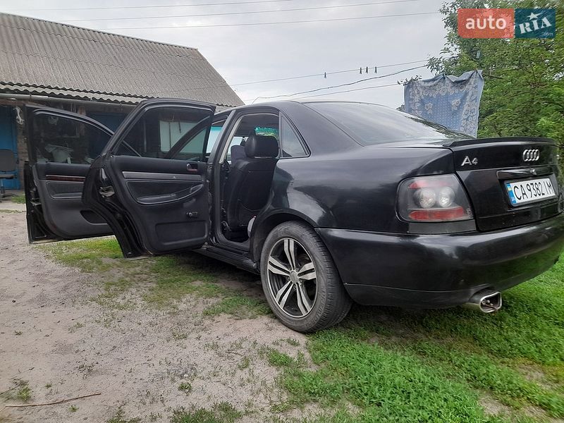 Седан Audi A4 1995 в Деньги