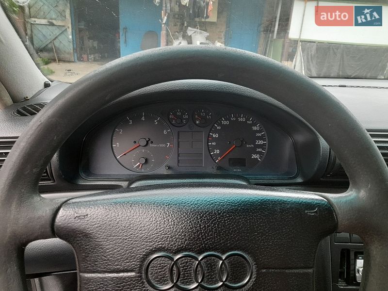 Седан Audi A4 1995 в Деньги