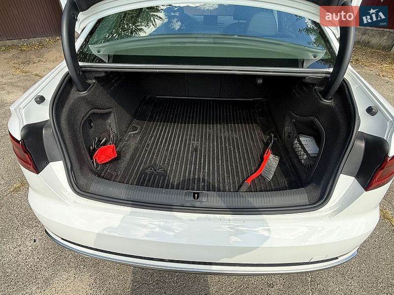 Седан Audi A4 2019 в Києві
