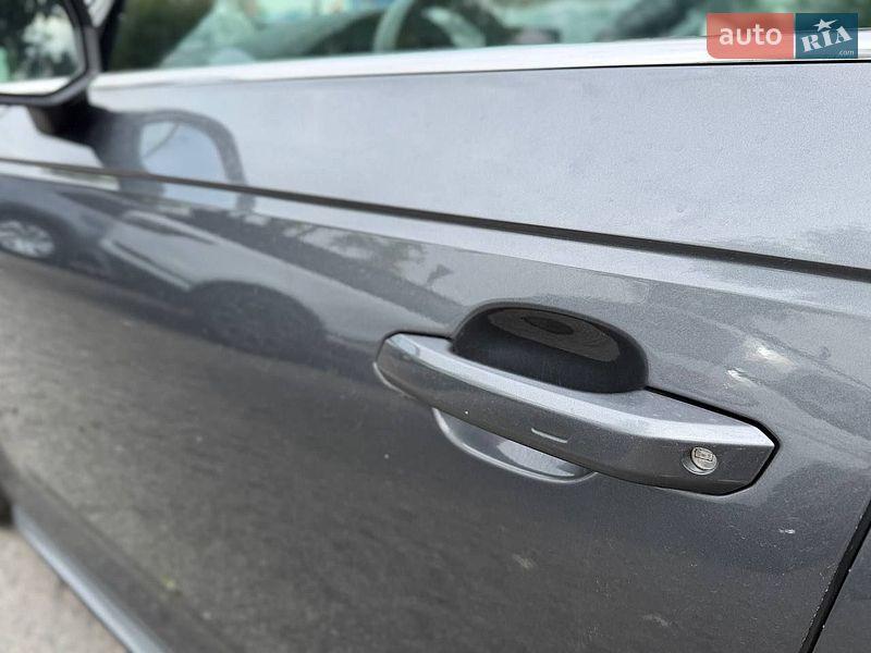 Седан Audi A4 2016 в Львове