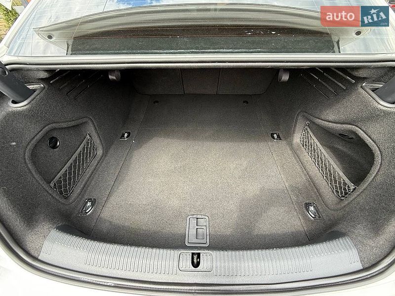 Седан Audi A4 2017 в Стрые