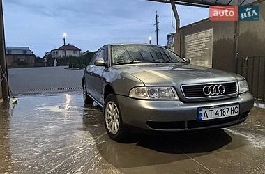 Седан Audi A4 1994 в Городенці