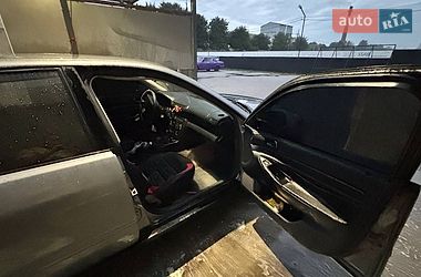 Седан Audi A4 1994 в Городенці
