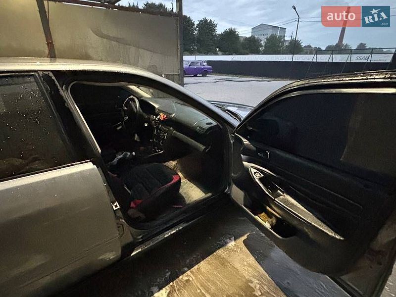 Седан Audi A4 1994 в Городенці
