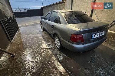 Седан Audi A4 1994 в Городенці
