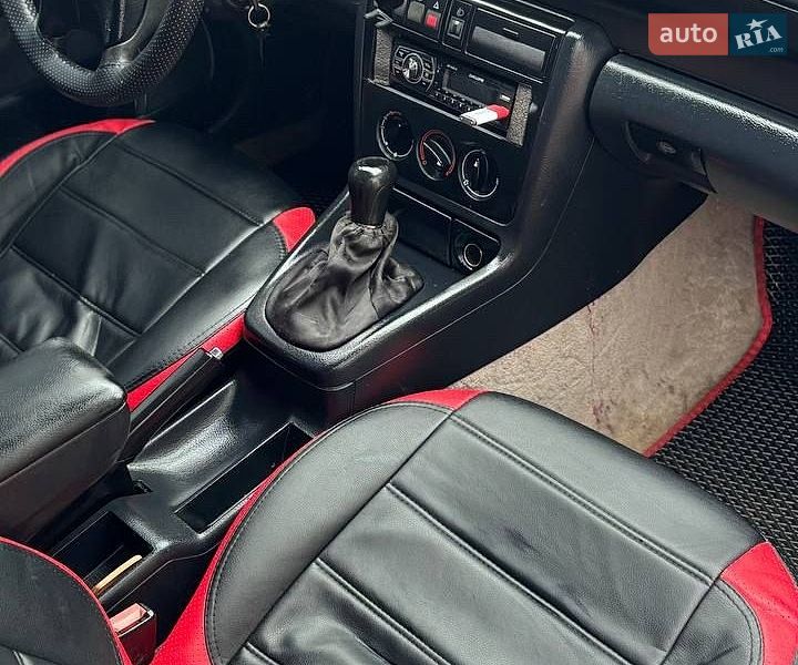 Седан Audi A4 1994 в Городенці