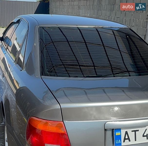 Седан Audi A4 1994 в Городенці