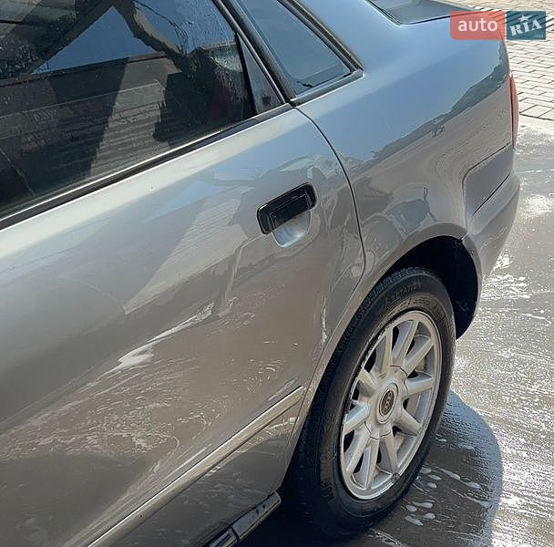 Седан Audi A4 1994 в Городенці