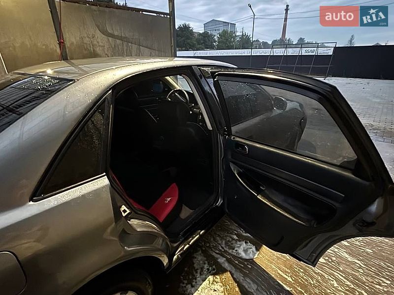 Седан Audi A4 1994 в Городенці