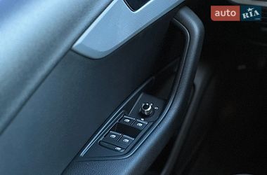 Седан Audi A4 2017 в Днепре