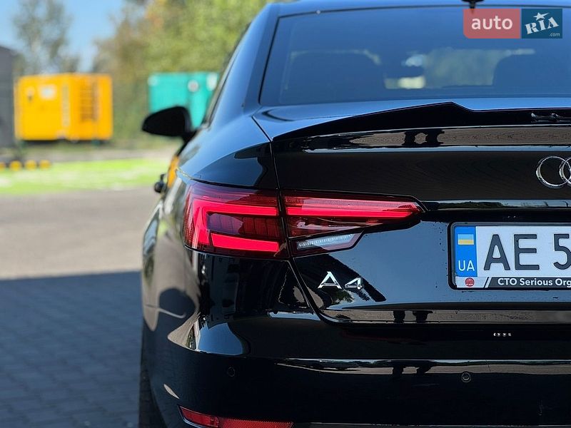 Седан Audi A4 2017 в Днепре