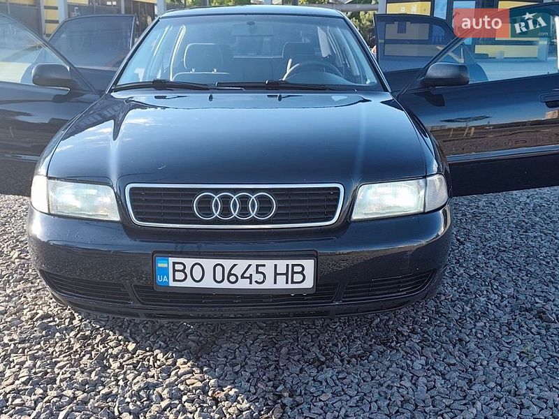 Седан Audi A4 1996 в Львове