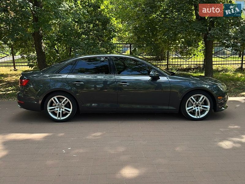 Седан Audi A4 2016 в Кременчуці