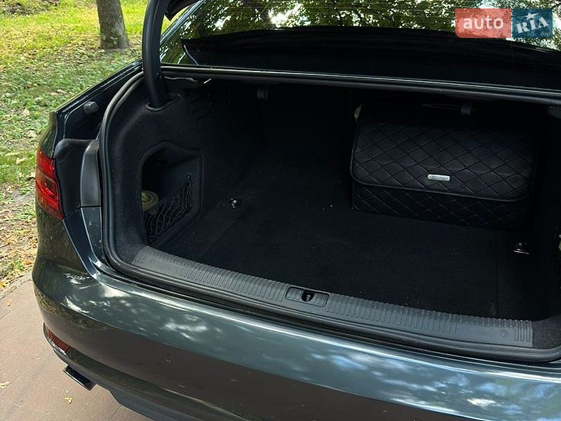 Седан Audi A4 2016 в Кременчуці