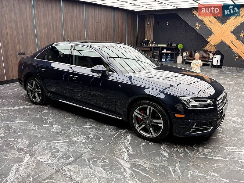 Седан Audi A4 2017 в Киеве