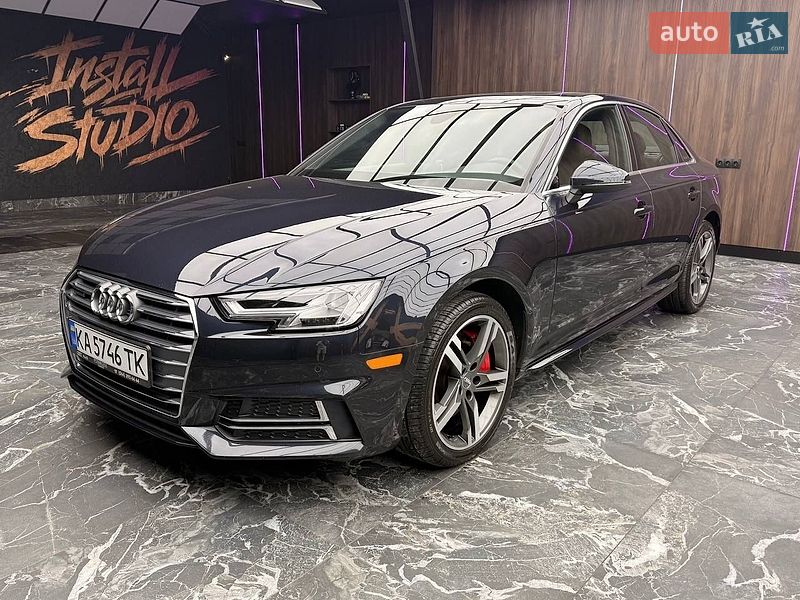 Седан Audi A4 2017 в Киеве