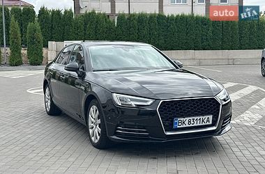 Седан Audi A4 2016 в Ровно