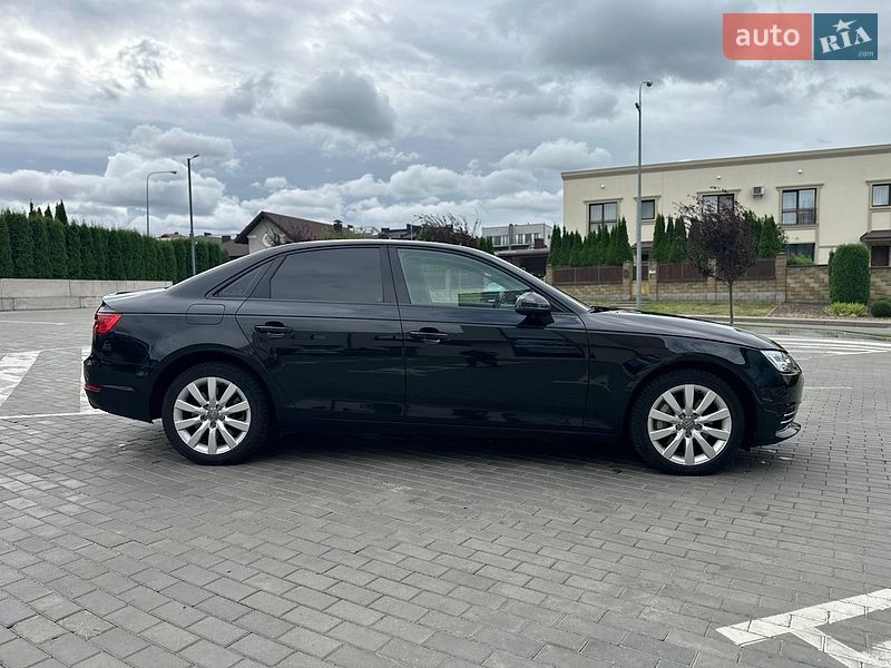Седан Audi A4 2016 в Ровно