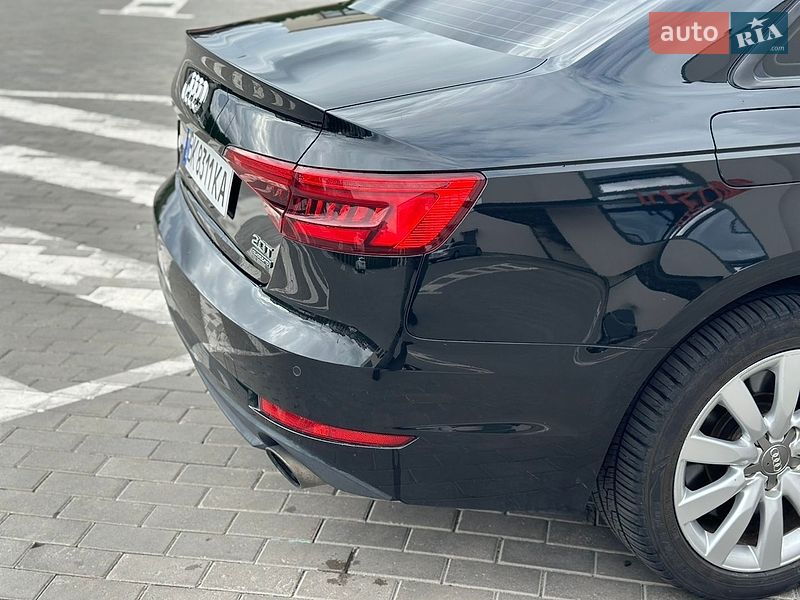 Седан Audi A4 2016 в Ровно