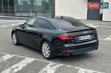 Седан Audi A4 2016 в Ровно