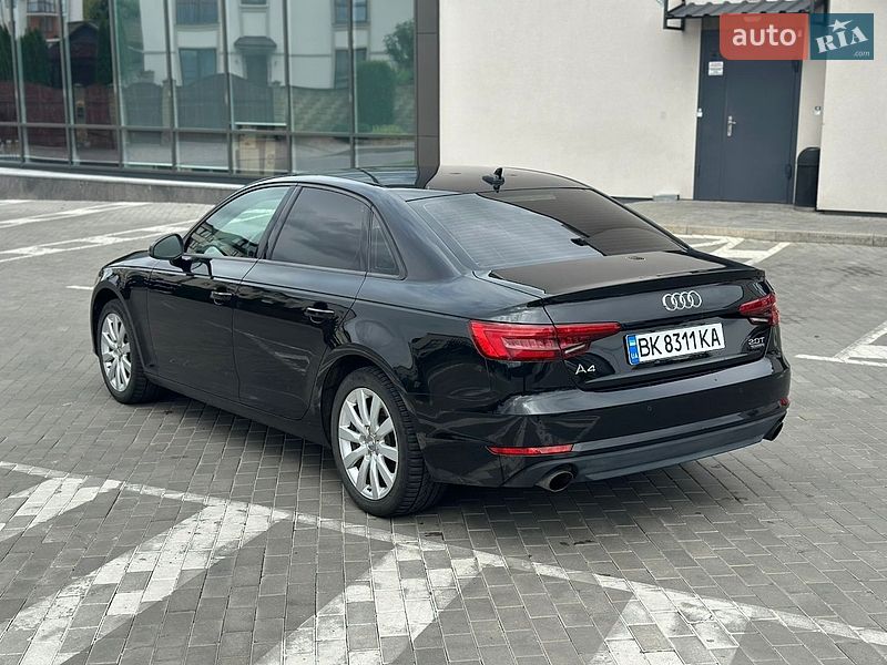Седан Audi A4 2016 в Ровно