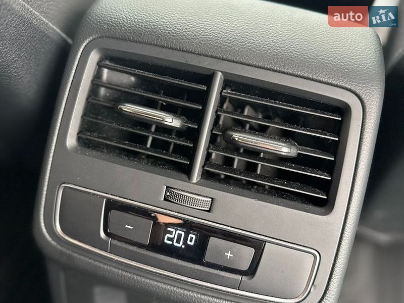 Седан Audi A4 2016 в Ровно