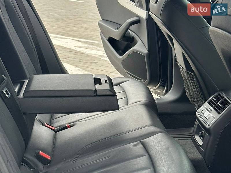 Седан Audi A4 2016 в Ровно