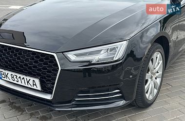 Седан Audi A4 2016 в Ровно