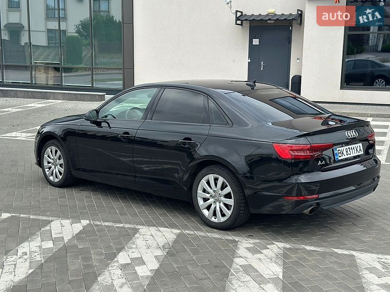Седан Audi A4 2016 в Ровно