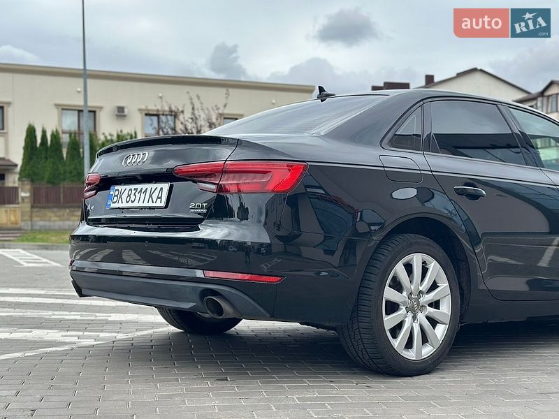 Седан Audi A4 2016 в Ровно