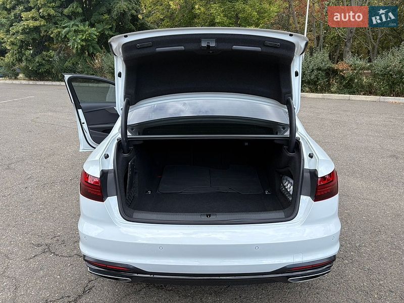 Седан Audi A4 2021 в Одессе