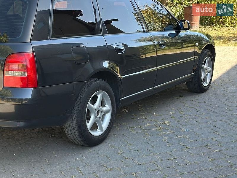 Универсал Audi A4 1999 в Кременце