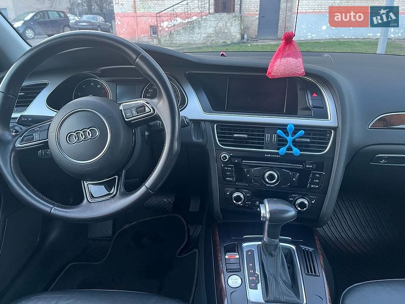 Седан Audi A4 2015 в Луцьку