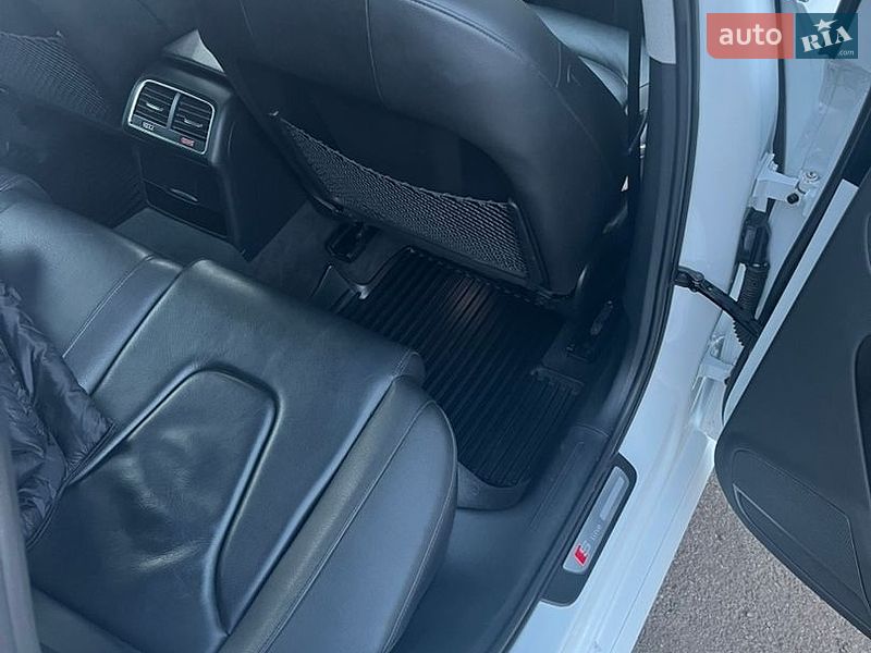 Седан Audi A4 2015 в Луцьку