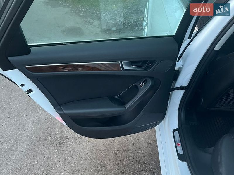 Седан Audi A4 2015 в Луцьку