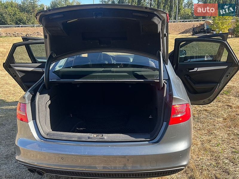 Седан Audi A4 2014 в Киеве