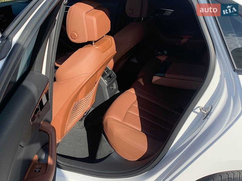 Седан Audi A4 2023 в Киеве