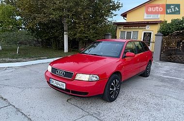 Універсал Audi A4 1997 в Вараші