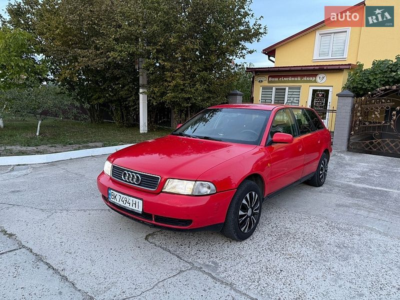 Універсал Audi A4 1997 в Вараші