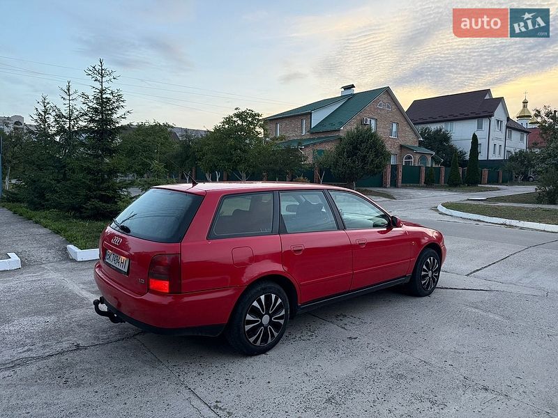 Універсал Audi A4 1997 в Вараші
