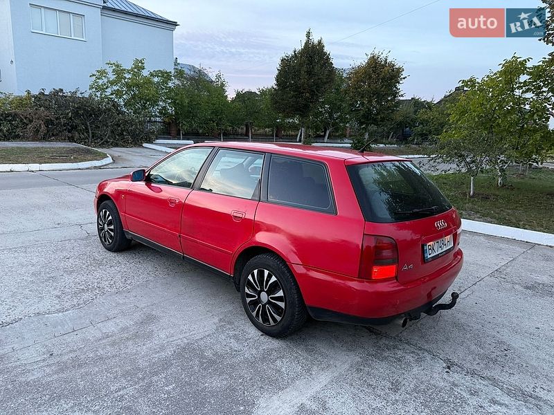 Універсал Audi A4 1997 в Вараші