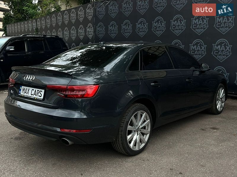 Седан Audi A4 2016 в Киеве